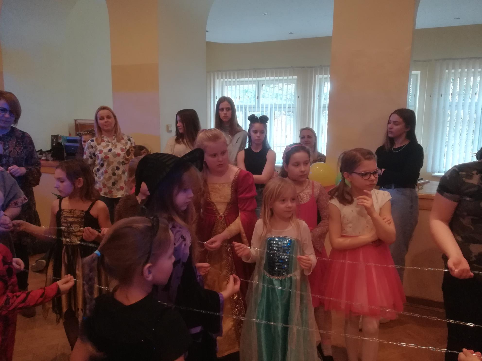 ZABAWA KARNAWAŁOWA UCZNIÓW KLAS I-III W SĘKOWEJ
